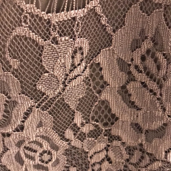 Lace dress - Picture 3 of 8